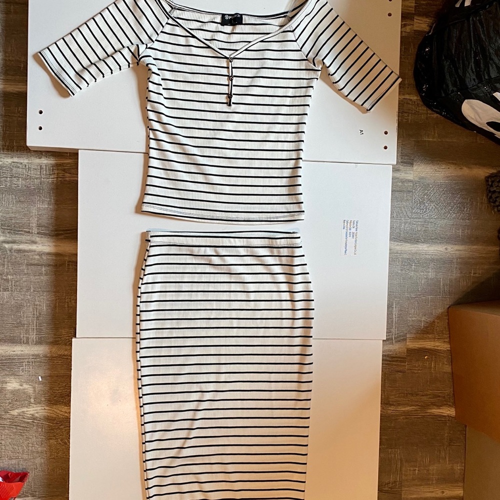 Popular 21 Two-Piece Shirt and Skirt Set *NWOT